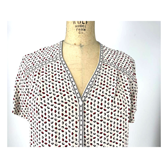 Max Studio White Lip Print Button Front Blouse Top L - Picture 5 of 13